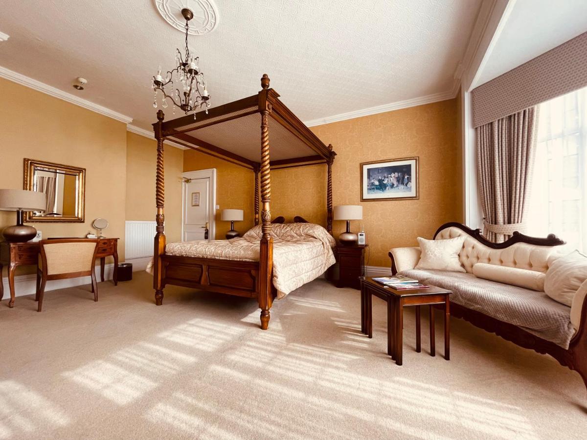 Nuthurst Grange & Restaurant Hotel